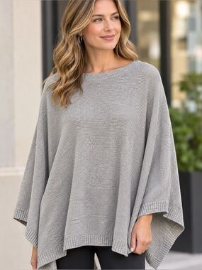 LULULEMON  Divinity Poncho Knit
Sweater Heathered Light Gray SzOS Cashmere Blend